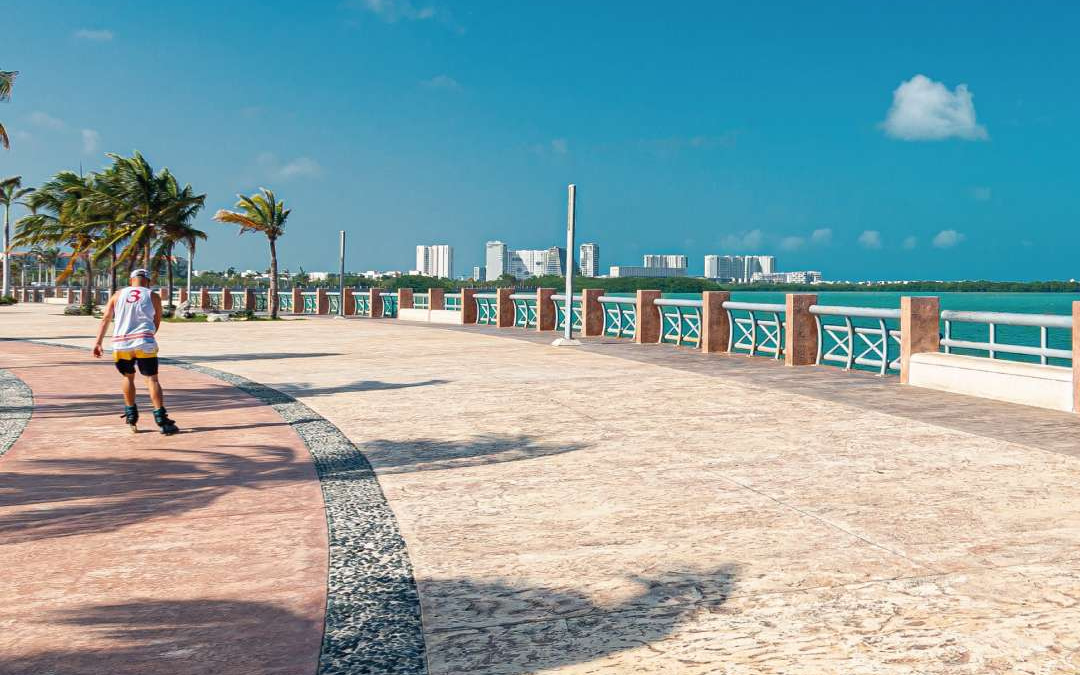 Walkable Things To Do Between Appointments: Puerto Cancún & Malecón Tajamar